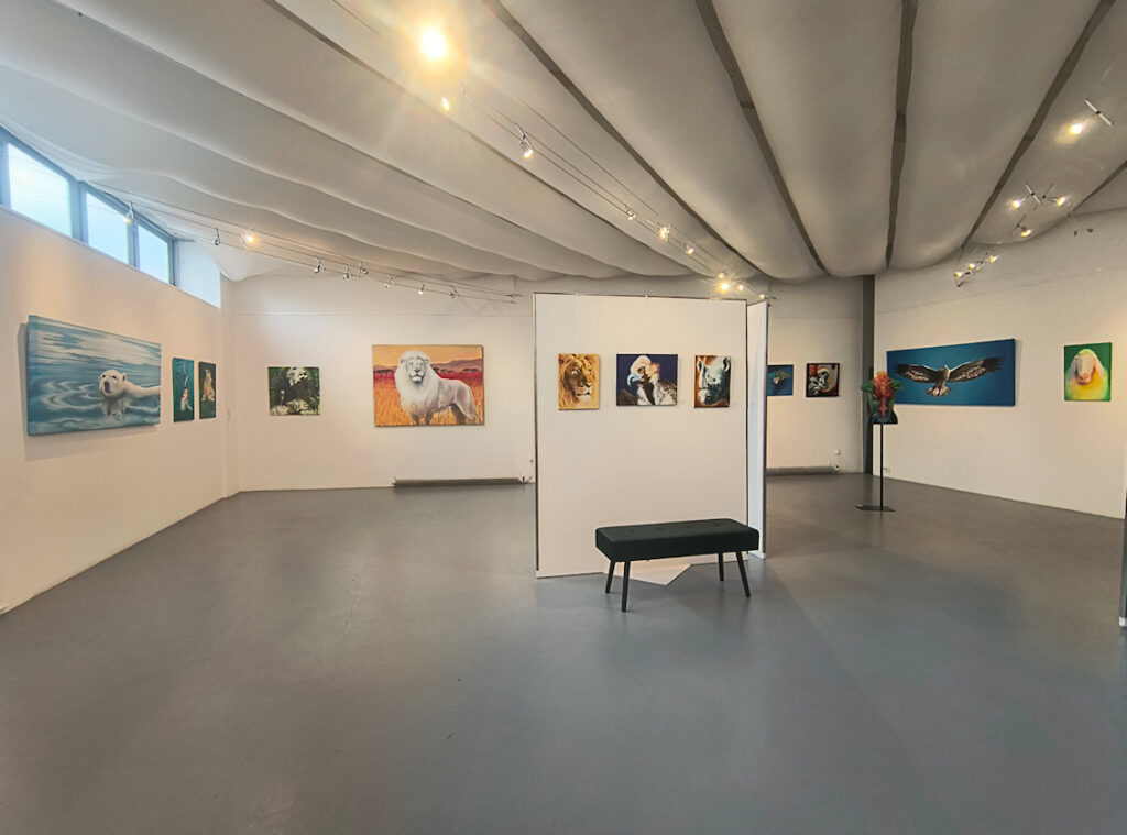 Ausstellung Krafttiere von Sabine Koschier in Bad Aibling
