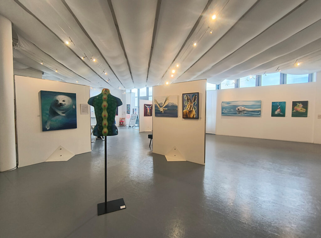 Ausstellung Krafttiere von Sabine Koschier in Bad Aibling